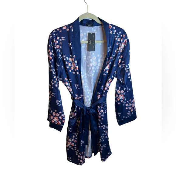 NWT MORGAN LANE X FABFITFUN FLORAL ROBE - Picture 1 of 3